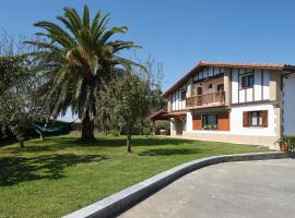 Casa Rural La Palmera - Landetxea, hotelli kohteessa Lasarte lähellä maamerkkiä Chillida-Leku-museo