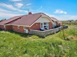 10 person holiday home in Ringk bing, cottage ở Ringkøbing