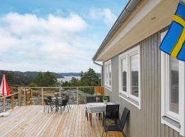 6 person holiday home in HEN N、Henånのホテル