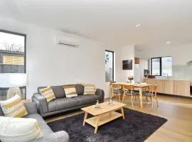 Salisbury Style - Brand new city apartment - Christchurch Holiday Homes