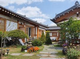 Dorandoran Guesthouse, hotel near Three-story Stone Pagoda of Goseonsa Temple site, Gyeongju