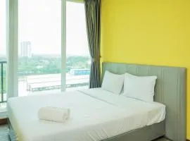 Studio Apartment at Tree Park Apartment By Travelio
