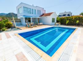 Villa Med. Coast Deluxe, rumah kotej di Paphos City