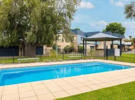 Sea Breeze - with solar heated pool