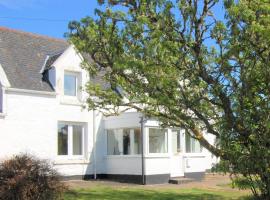 Donmar Cottage, holiday home in Skeabost