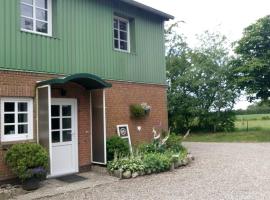 Thomsen - familienfreundliche Ferienwohnung mit gro&szlig;em Garten, nh&agrave; nghỉ trang trại ở Tarp