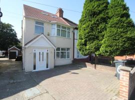 Hounslow House, holiday home in Hounslow