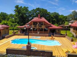 Загородный комплекс Fort Pirnov Park，位于Pirnove的酒店