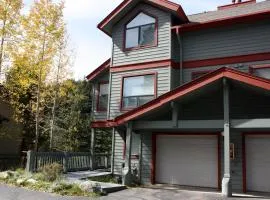 Pinecreek #I - 4 BR - Private Hot Tub - Close to Town - Shuttle to Slopes