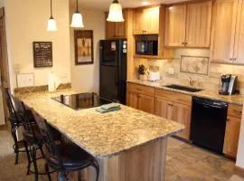 Park Place #C-104 - Walk to Town and the Lifts - Pool and Hot Tub Access