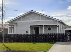 Te Waiharakeke Holiday Home