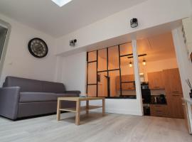 Cosy appartement Hyper centre ville avec cour + Patio, Hotel in Auxerre