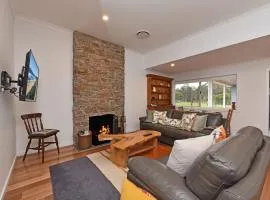 Kinloch Cottage Stunning Stay on Daisy Hill Vineyard