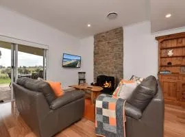Kinloch Cottage Stunning Stay on Daisy Hill Vineyard