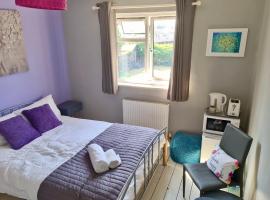 love-lyph stays, habitación en casa particular en Watford