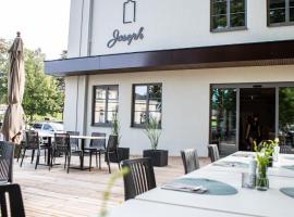 Hotel Restaurant Joseph, hotel with parking in Bruckneudorf