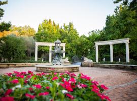 La Tenuta di Rocca Bruna Country Resort – hotel w pobliżu miejsca Willa Hadriana w mieście Tivoli