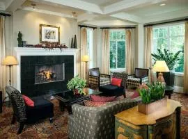Plaza Inn & Suites at Ashland Creek