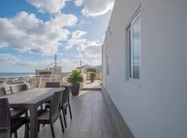 KERNICE Penthouse with Sea and Country Views of Xghajra