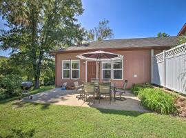 Turtle Rock - Ironton Cabin with Furnished Patio!, hotel v destinaci Ironton