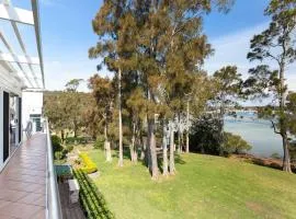 Corlette Retreat 1 fantastic waterfront property with air con