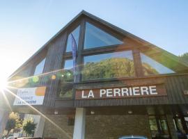 Résidence Vacancéole La Perrière, hotel a Saint-Colomban-des-Villards