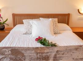 Hostal Montserrat, hotel din Montseny