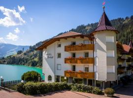 Hotel Seehof, hotel en Monguelfo-Tesido