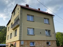 Noclegi "Na Szczyrboku" Dom I、コルビエルフのホテル