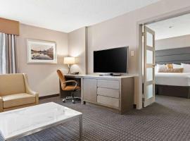 Best Western Premier Calgary Plaza Hotel & Conference Centre، فندق في كالغاري