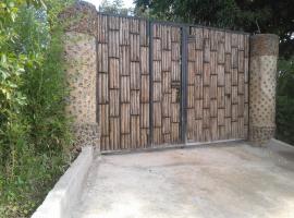 Plastic Bottles House, vacation rental in Entebbe