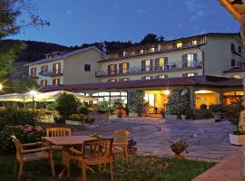 Albergo Ristorante Belvedere, hotel v destinaci Minucciano