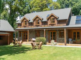 Wanaka Homestead Lodge & Cottages, hotel in Wanaka