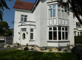 The Kenmore Guest House, hotel in Llandudno
