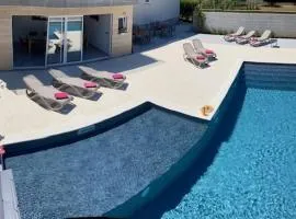 Croliday Apartment with Pool Nin