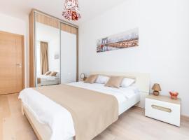 Apartment with sea view BEATRICE#26, ξενοδοχείο σε Rafailovici