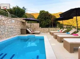 Vacation home with Private heated Pool