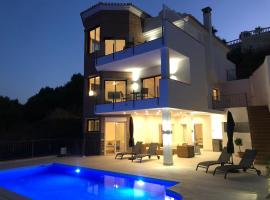 Luxury Villa for 12 people, hotell i Mijas Costa