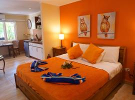 Cariñas Studio Apartments, hotel de tip boutique din Palm-Eagle Beach