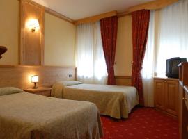 Hotel Alpi - Foza, hotell med parkeringsplass i Foza