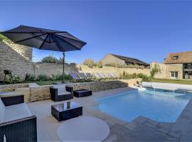 Incroyable villa à Amponville avec piscine privée., hotel in Amponville