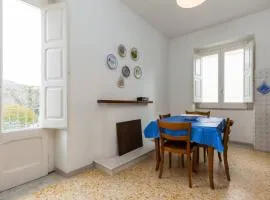 Spacious apartment in Ceraso with mountain view