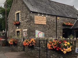 Sgwd Gwladys Lodge, cabin in Pont-Nedd-Fechan