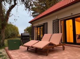 Luxury Cottage by Little Danube - Pista & Magduska, vila v destinaci Čierna Voda