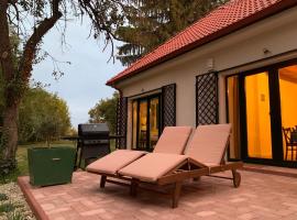 Luxury Cottage by Little Danube - Pista & Magduska, hotel v destinaci Čierna Voda