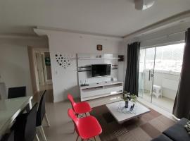 Lindo apto de 3 quartos, a 100m da praia, com ar-condicionado em todos os ambientes, hotel em Porto Belo