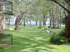 Bay Parklands 23 located at Little Beach with air con pool and tennis court