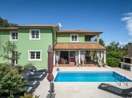 Spacious holiday house / pool / jacuzzi / playground / 6+2