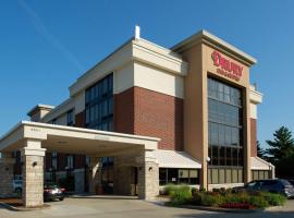 Drury Inn & Suites Louisville East、ルイスビルにあるOuter Loop Plaza Shopping Centerの周辺ホテル