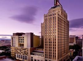 Drury Plaza Hotel San Antonio Riverwalk, hotel cerca de Paseo del Río, San Antonio